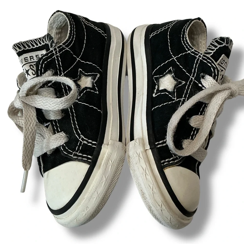 Converse Kids Black and White Star Sneakers Infants Size 5